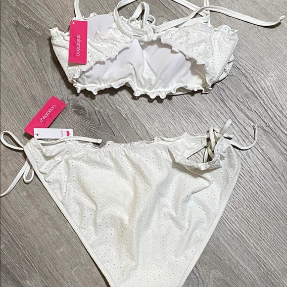 Bikini - Picture 3 of 5